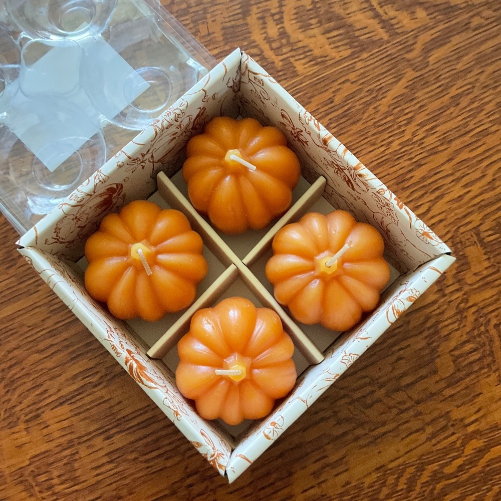 Set of 4 vanilla pumpkin scented threshold candles